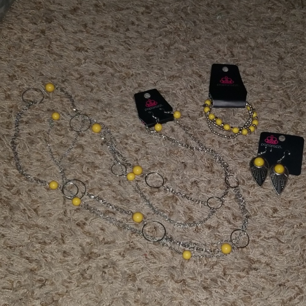 Papparazi yellow and silver set